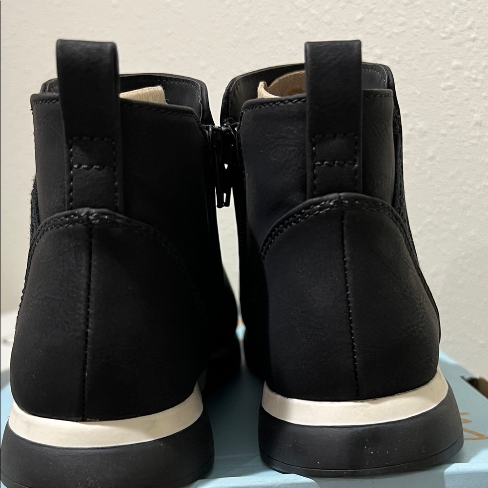 Life Stride Black Ankle Boots with White Sole - Picture 5 of 7